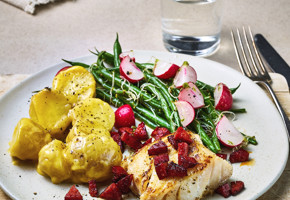 Stekt torskefilet med chorizo og lun potetsalat