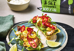 Taco med torsk og sei servert på fjøl