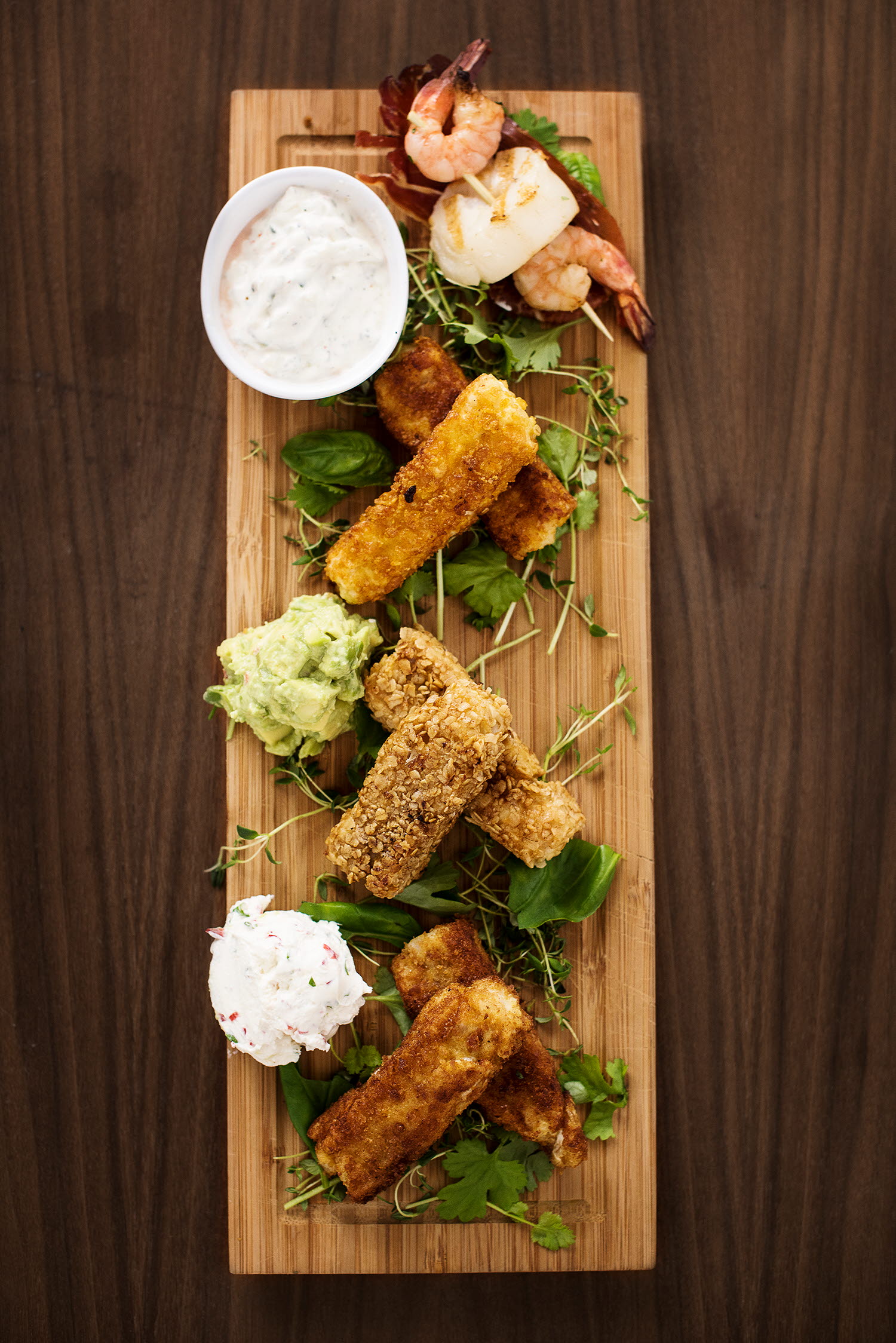 Fiskefingre av torskeloin med snøfrisk og chilidip