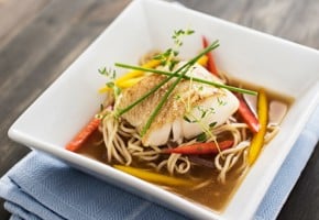 Nudelsuppe med torskefilet, chili og ingefær