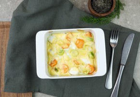 Ovnsbakt torsk med grønnsaker og hvit saus