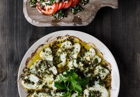 Sitron og hvitløksmarinert torsk med pasta og tomatsalat