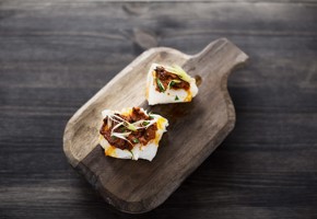 Tomatbakt torskeloin med gulrotpuré